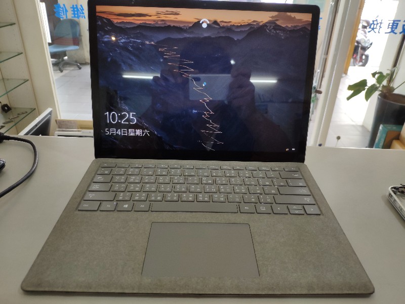 Surface laptop 1769 維修 有不開機 滲水 螢幕破裂，或鍵盤固障，都可以維修 ok