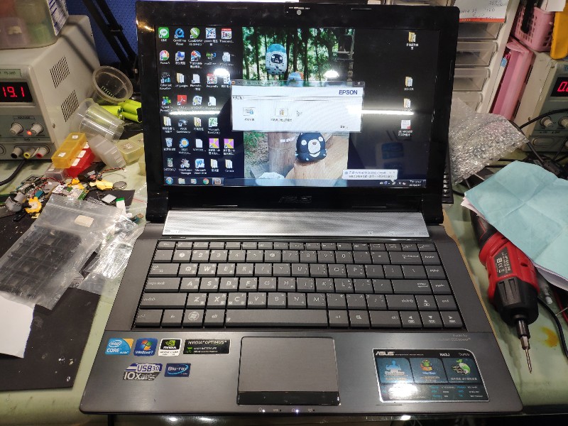 asus n43j 筆電 不開機，連電都沒過，按開機鍵無反應。