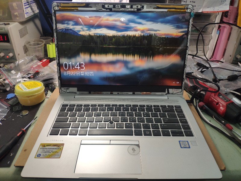 Hp 840 g5 螢幕有水痕，更換全新原裝螢幕ok