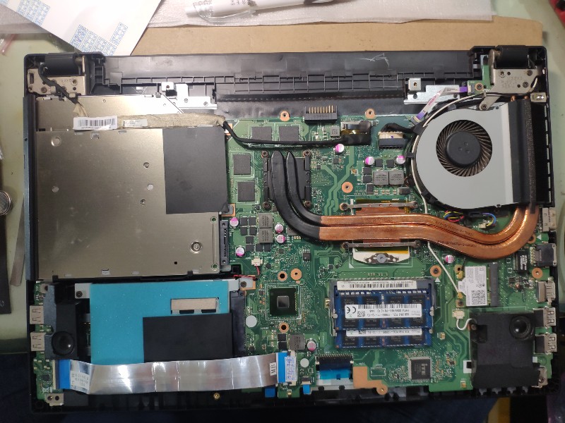 Asus pu551接口usb故障，機板排線接口拉斷，更換排線接口 ok