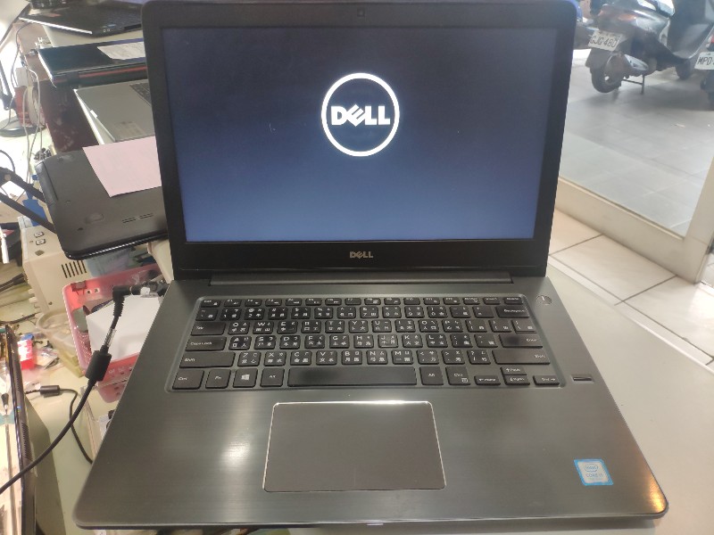 Dell p75g 電池澎漲，底殼轉軸裂開，修補 ok更換全新原裝電池 ok，都有零件維修，可來電洽詢。