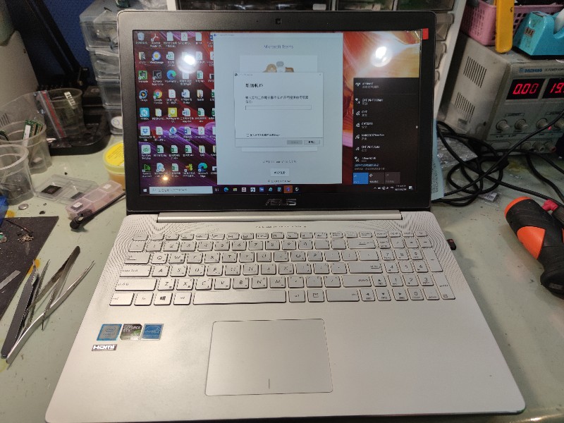 Asus ux501 4k螢幕顯示異常 反白 更換螢幕ok 另有維修主機板 更換鍵盤 外殼 可來電洽詢。