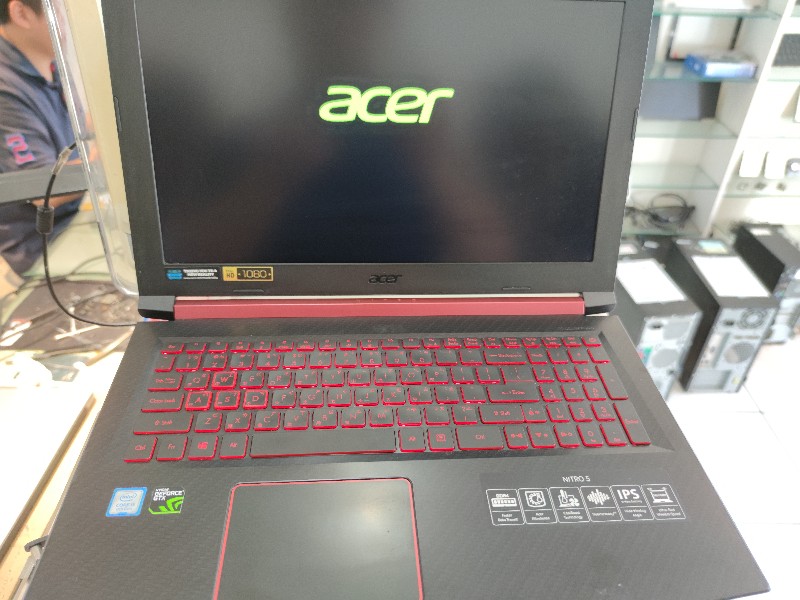 Acer an515-52 實機拍攝 故障問題:完全不過電 查修機板訊號後為電源模組燒掉,更換後維修ok.