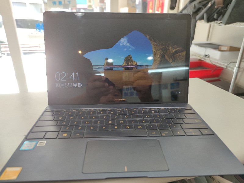 Asus ux390 更換螢幕 現場更換最快當天可好。換很多了UX390 UX490螢幕了。