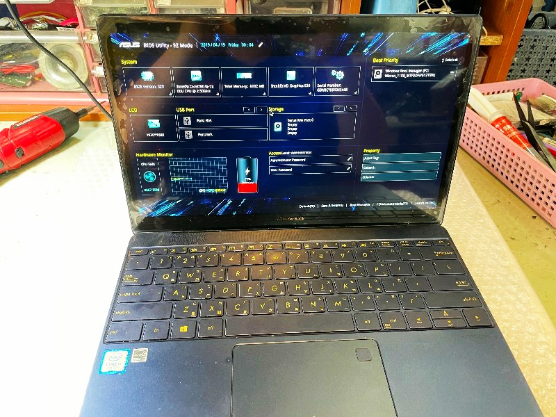 華碩Asus ux390 螢幕 反白 斷線，螢幕故障現場更換1-2小時完修 當天取件 有同問題ˋ狀況都可送到門市或來電洽詢。更換很多了哦！