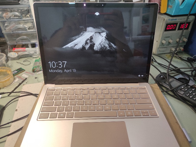 surface laptop 3 model 1868 主板滲水不開機 ，維修OK 有故障問題或不開機螢幕破裂都可維修。