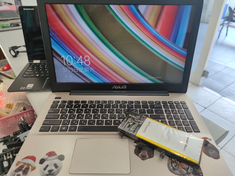 Asus x555l f555l 電池膨脹 擠壓到觸摸板，不續電，不充電 現貨，現場更換全新電池，另有各廠牌電池可來電詢問。