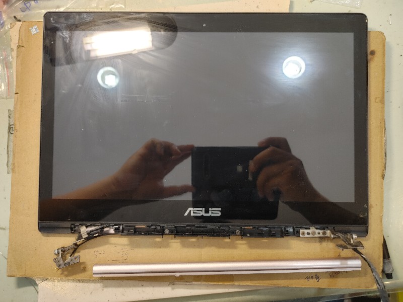 Asus ux303u 外殼斷裂 轉軸 上蓋斷裂 維修上百台了，(本公司不必鑽洞，鑽洞難看)。修好，看不出來有修過 現場維修約2小時完修。s410 s510 gl552 修很多了。