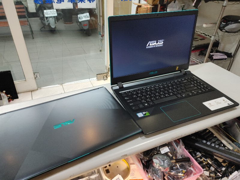 實機快速修 Asus x560u 不開機 不顯示 左指示燈亮著無反應 維修機板電源模組ok保3個月 已修好幾百台了 有同問題都可拿至門市維修