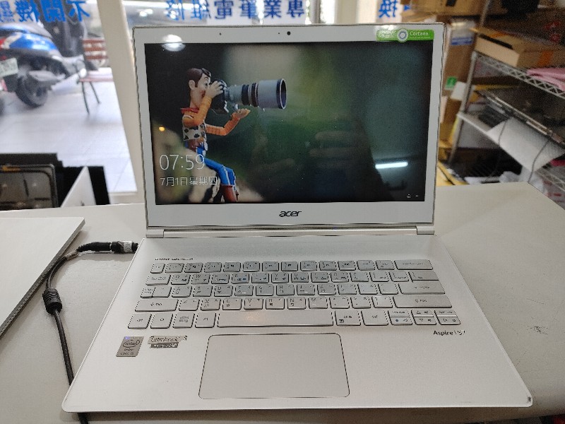 實機修 Acer s7 不充電維修ok 不開機 修很多 可送門市維修 電池 螢幕 鍵盤 更換。