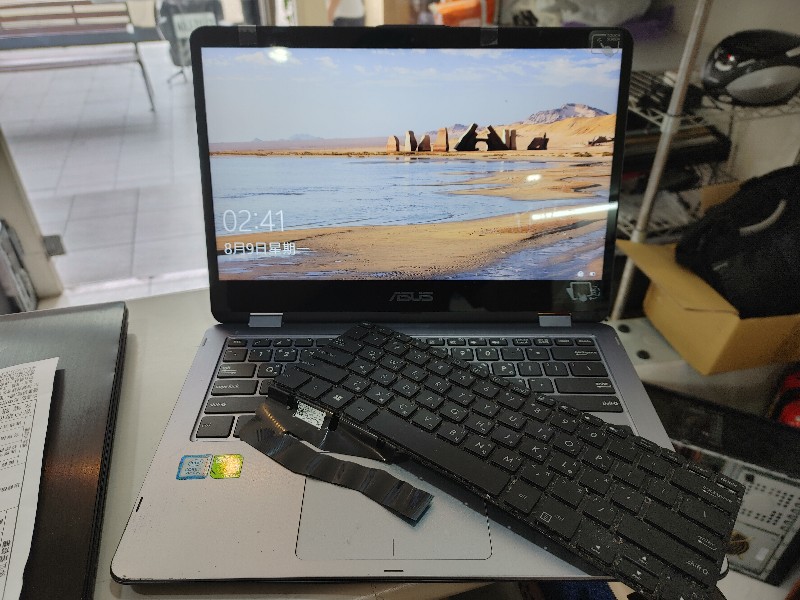 實機修Asus tp410 鍵盤全部無法按出來 檢測後鍵盤有滲水故障 更換全新鍵盤ok 主板 螢幕 電池 外殼 也都有維修 有同問題都可來電洽詢。