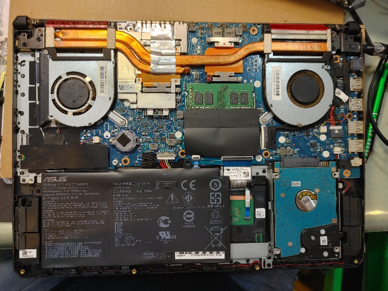 實機修Asus fx505 電池不續電不充電,拆開後看到風扇很髒很多灰塵散熱膏硬化 會散熱有問題導致晶片燒掉過熱當機死機 都現場處理完成電池也現場還全新好ok