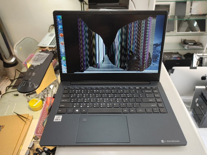 Dynabook cs40l-hb 螢幕破裂 現場維修更換ok 各廠牌螢幕都有更換可來電洽詢。