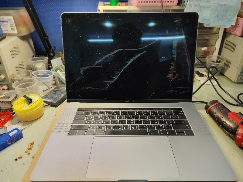 Apple a1707 螢幕破裂 現場更換 快速維修有同問題都可送到門市維修