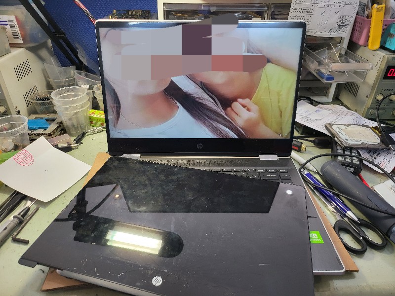 Hp 14 觸摸螢幕破裂，更換全新螢幕，有同問題都可送來門市維修，精修各廠牌筆電螢幕。