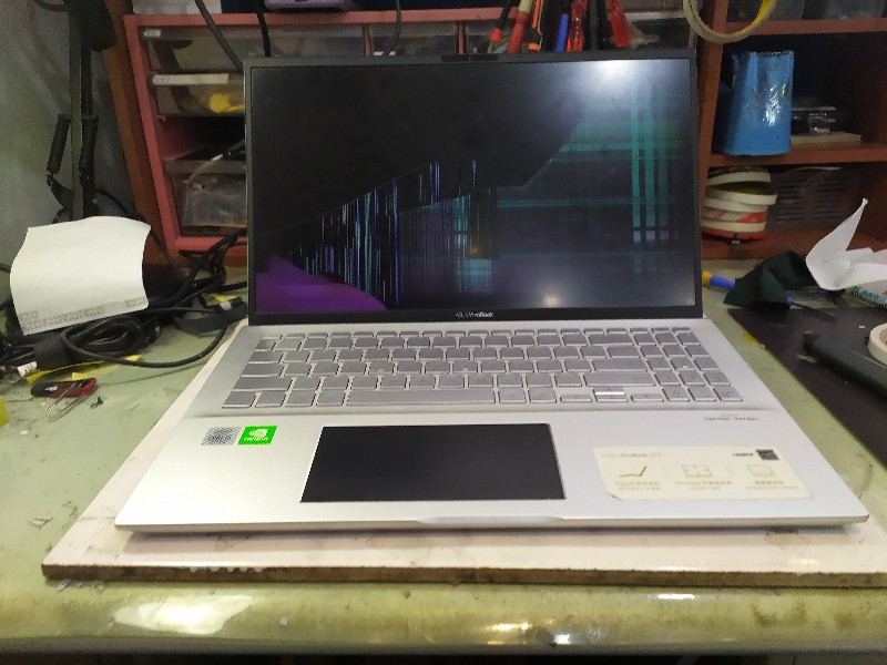 Asus s532f 同行送修，螢幕破裂，現貨，現場安裝ok，有同問題都可送到門市，快速維修，各廠牌螢幕都有可來電洽詢。