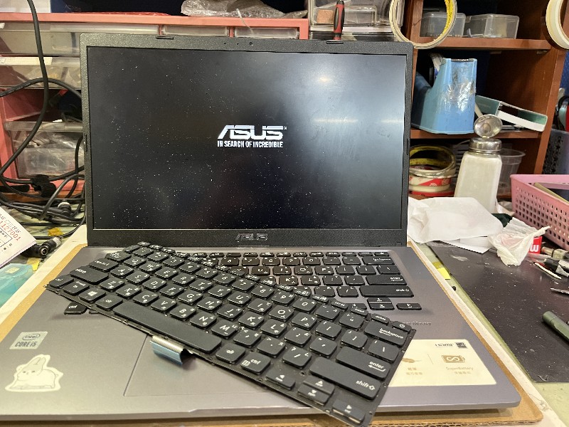 Asus x415ja 鍵盤故障，現貨現場拆機更換約2小時完修。各廠牌筆電鍵盤都有可來電洽詢.精修筆電。