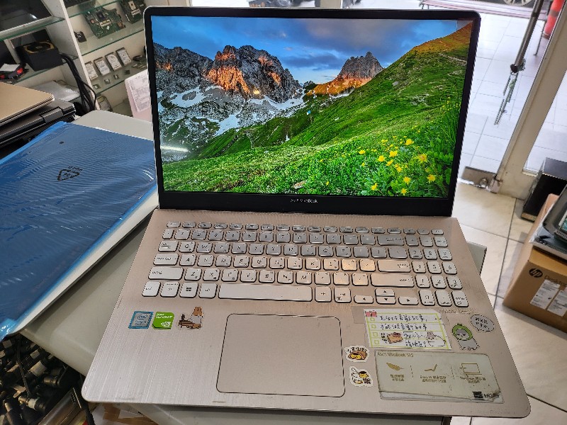 Asus s530 螢幕故障顯示異常，更換全新螢幕 ok,，有同問題都可送到門市，精修主機板，螢幕 電池 鍵盤 外殼都可現場維修。@nb3c筆電精修