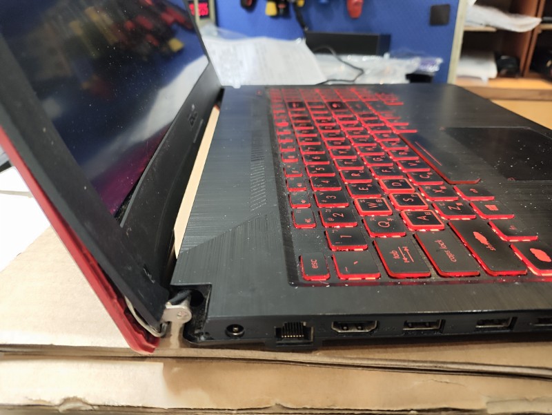 Asus fx504 轉軸外殼斷裂 現場維修更換ok,各廠牌轉軸斷裂都有修可來電洽詢.@nb3c