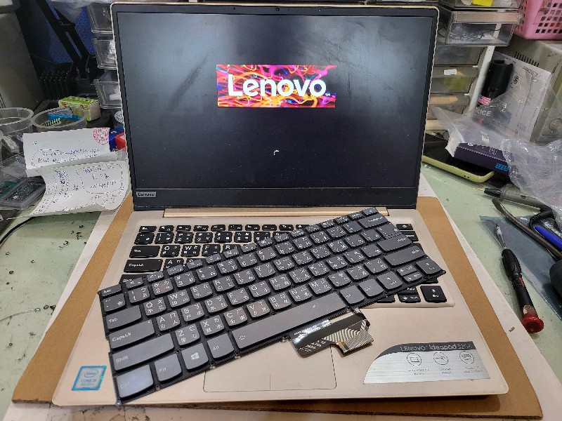 Lenovo 320s 鍵盤故障，有一鍵按不出來，實機拆解換全新鍵盤正常，現貨現貨安裝約1-2小時完修，各廠牌鍵盤都有可送來門市維修，nb3c大台中筆電維修