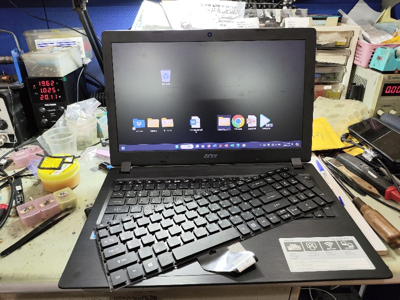 Acer a315-32 鍵盤很多鍵按不出 實機拆解現場快速維修ok,約1小時完修,各廠牌鍵盤都有更換可來電預約