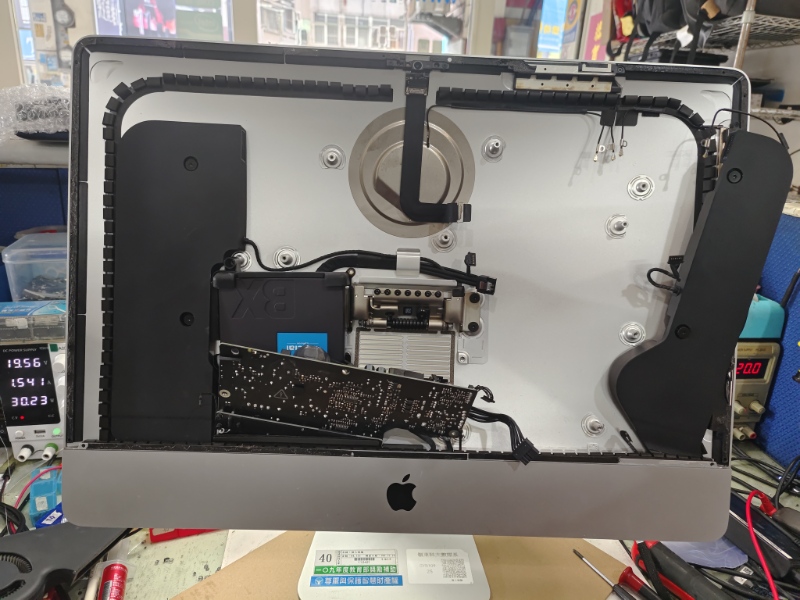 Apple a2116 不開機 不過電 不顯示 實機拆解主機板維修OK 檢測主機板電源訊號有短路導致不開機 主機板檢測燈不亮 更換電源模組零件ok開機檢測燈亮起 裝機檢測 all pass ok. apple imac 筆電 專業主機板維修 各廠牌筆電快速維修 現貨現場安裝螢幕 鍵盤 電池 轉軸斷裂維修 可來電洽詢 LINE:@nb3c