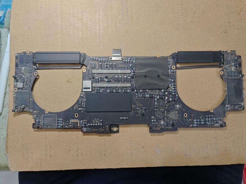 APPLE A1990 實機拆解維修 不過電不開機,插電無反應 檢測主機板電源訊號 有短路 查到電源模組零件故障更換後OK開機顯示正常 裝機測OK 技術故障位置不方便透露 專業各廠牌筆電都有維修,螢幕 鍵盤 外殼轉軸 主機板專業維修 快速維修當天可維修好 可來電洽詢 LINE:@nb3c