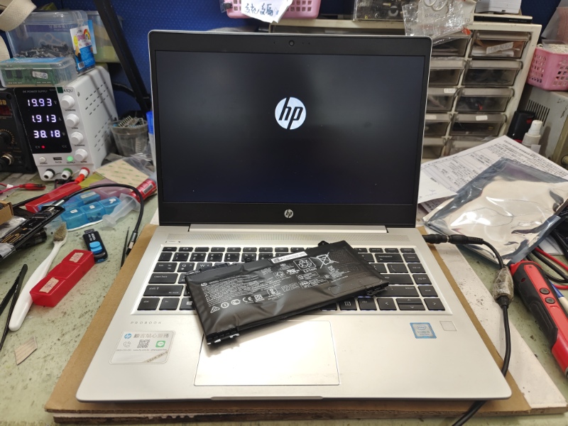 HP HSN-Q15C 電池膨脹 導致觸摸板故障無法使用 實機拆解 現場快速更換電池OK,專業各廠牌筆電都有維修，螢幕 鍵盤 外殼轉軸 主機板專業維修 快速維修當天可維修好 可來電洽詢 LINE:@nb3c